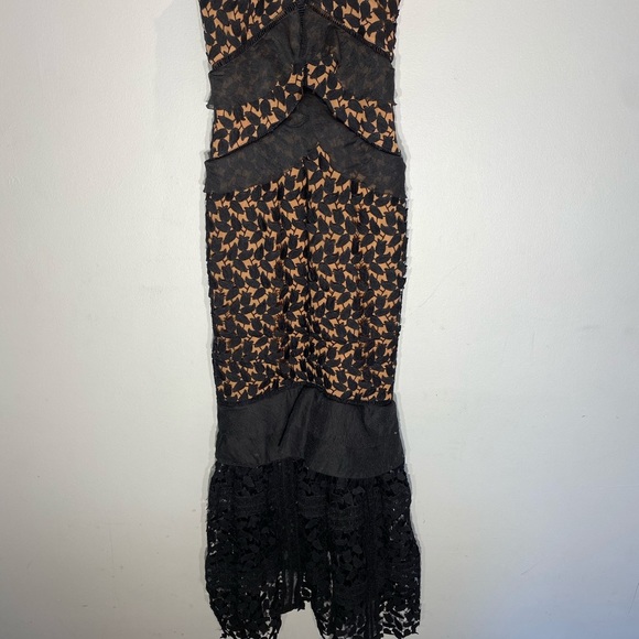 Gorgeous Lace Gown**Small $348 - Picture 2 of 8